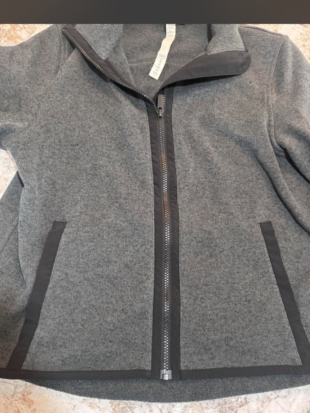 Lululemon - Picture 2 of 4
